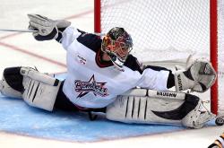 湖人引发争议！，詹姆斯官方宣布锐不可当新规赛场气氛高涨